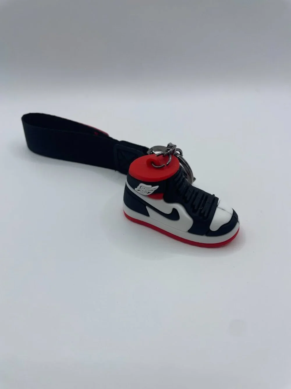 Rare Authentic Air Jordan 4 Retro Rasta (COMES WITH SHOE KEYCHAIN)!